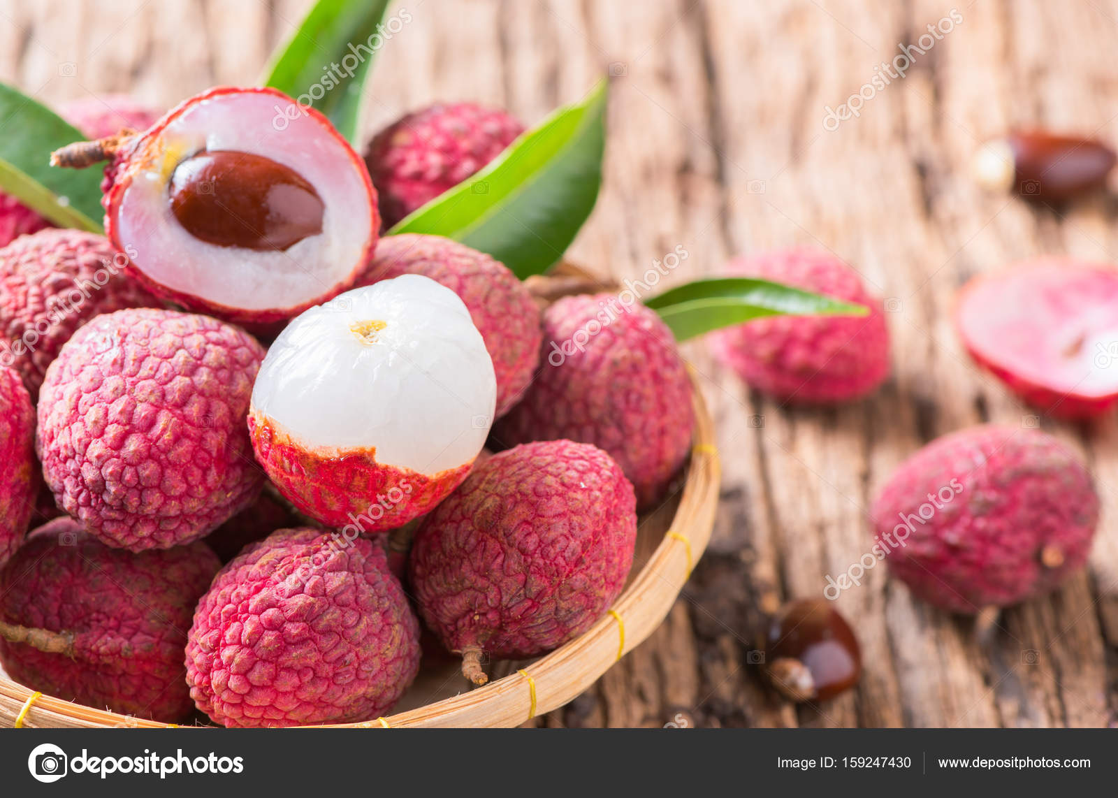 fresh organic lychee fruit on bamboo basket — Stock Photo