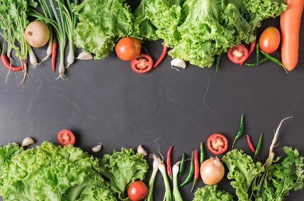 Mezcla de verduras con espacio de copia en bcakground negro — Foto de Stock