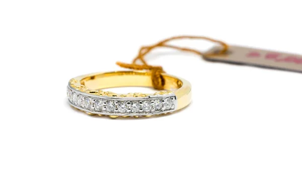 Hermoso anillo de oro con diamante aislado —  Fotos de Stock