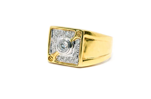 Красивое золотое кольцо с бриллиантом — стоковое фото
