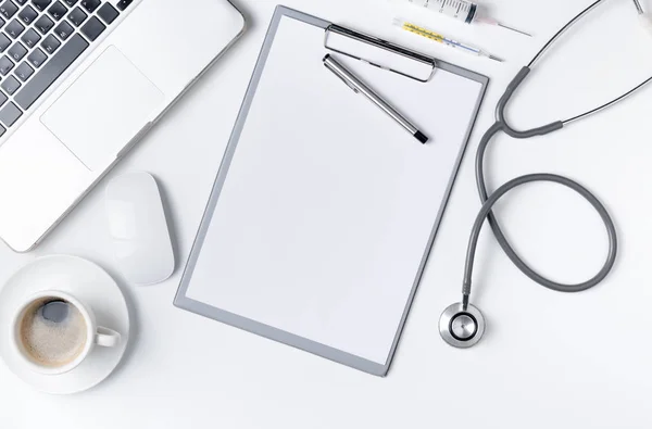 Doktor Danışma tablo stetoskop ile Üstten Görünüm