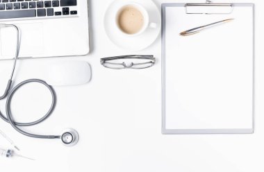 Doktor Danışma tablo stetoskop ile Üstten Görünüm