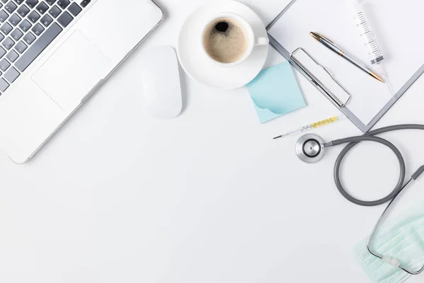 Doktor Danışma tablo stetoskop ile Üstten Görünüm