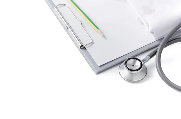 Stetoscopio, appunti e matita isolati — Foto Stock