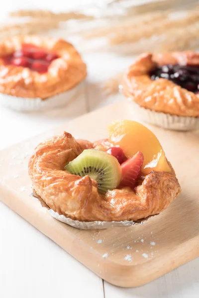 Kivi portakal ve çilek ile Danimarka ekmek 