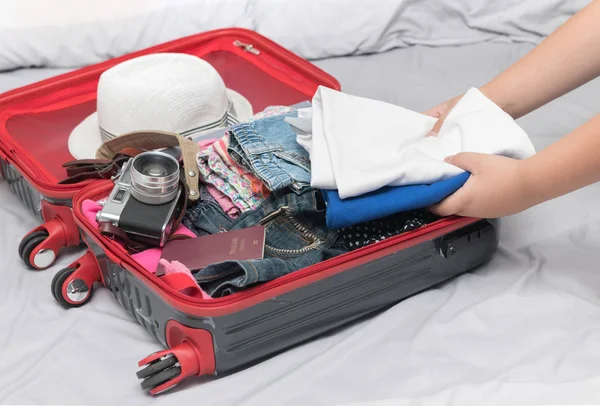 küçük çocuk el giysiler hazırlamak ve seyahat aksesuarları