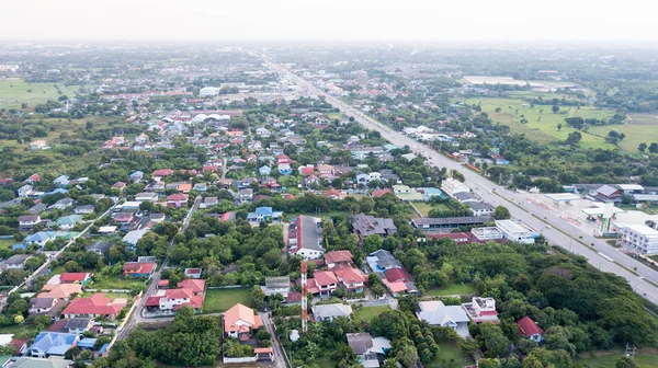 Konut evler ve driveways ile mahalle