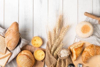 fırın: ekmek, kruvasan, baget, muffin ve yumurta Tart 