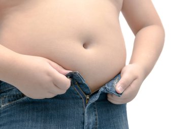 Obez şişman çocuk kot pantolon giymeyi deneyin