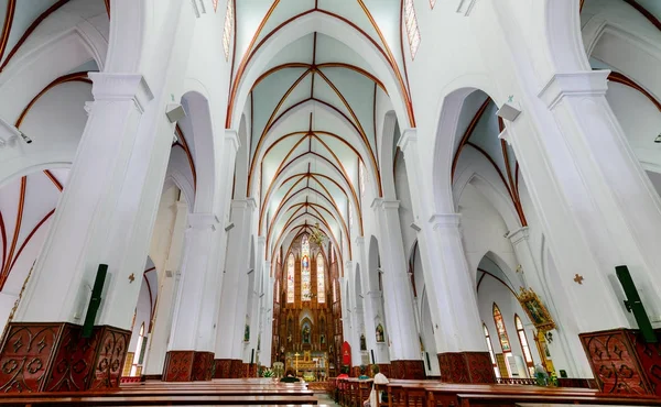 Dentro de la Catedral de San José, Vietnam . Fotos De Stock