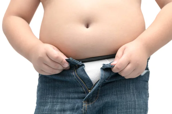 Obeso grasso ragazzo cercare di indossare jeans isolato su sfondo bianco — Foto Stock