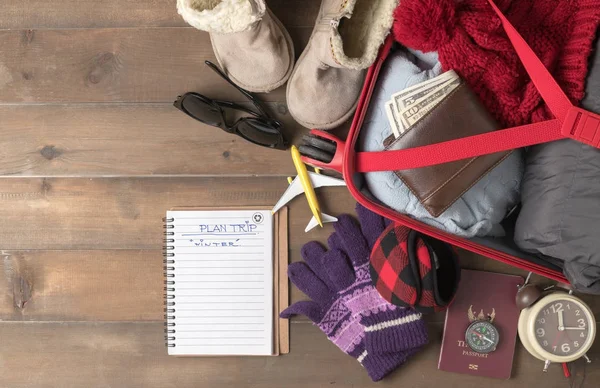 Preparar acessórios e itens de viagem para viagem de inverno — Fotografia de Stock