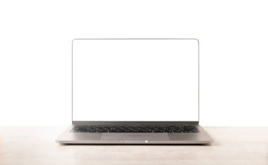 Açık belgili tanımlık laptop izole iş tablosu görülmektedir 