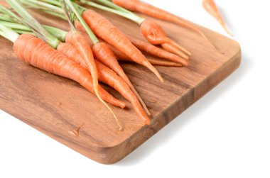 bebek havuç ahşap beyaz arka plan üzerinde izole blok üzerinde, 