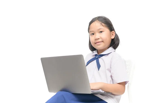 Bonito asiático estudante jogar computador laptop e computador conceito — Fotografia de Stock