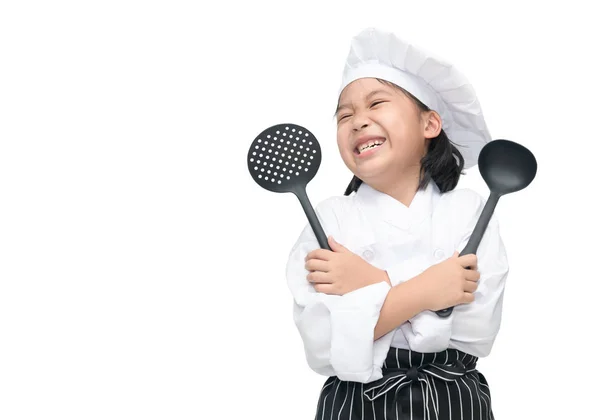 Feliz asiático menina chef segurando cozinhar utensílios — Fotografia de Stock
