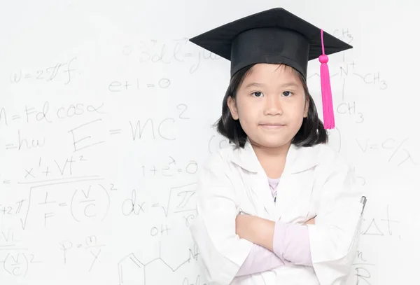 Cute asian scientist girl wear graduation hat \ — Zdjęcie stockowe