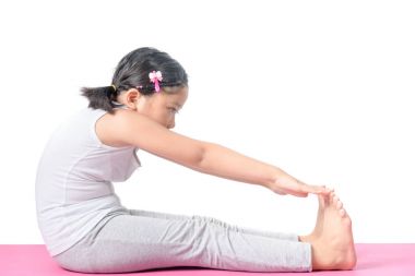 Haealthy Asyalı çocuk egzersiz yoga mat izole 
