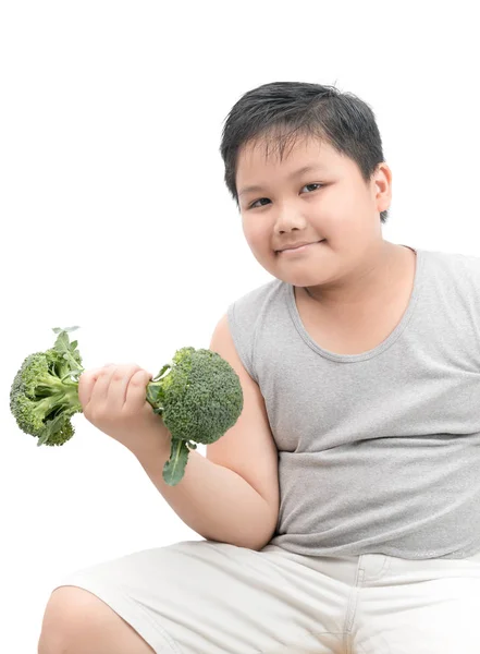 Παχύσαρκα λίπος αγόρι κατοχή έναν αλτήρα μπρόκολο απομονωμένες — Φωτογραφία Αρχείου
