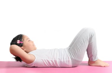 Haealthy Asyalı çocuk egzersiz yoga mat izole
