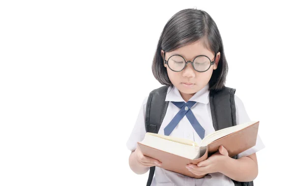 Étudiant en uniforme porter des lunettes livre de lecture — Photo