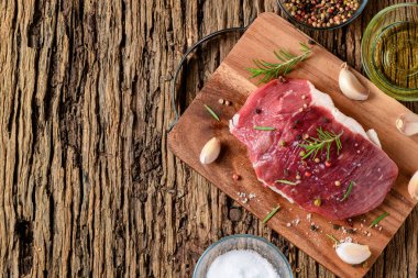 tuz sarımsak ile taze Dana Dana biftek için hazırlamak 