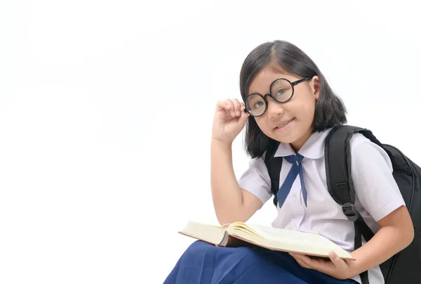 Lindo asiático chica desgaste gafas lectura libro — Foto de Stock