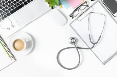 Doktor Danışma tablo stetoskop ile Üstten Görünüm