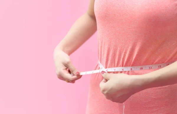 Cute Young Woman Measuring Her Waist Isolated Pink Background Health — Stock Photo, Image