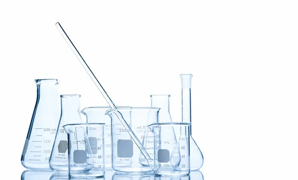 Realistisch Glas Laboratorium Apparatuur Set Kolven Maatbekerglas Voor Wetenschappelijk Experiment — Stockfoto