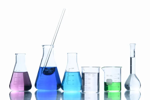 Vetreria Laboratorio Con Liquidi Diversi Colori Flasks Becher Misura Esperimento — Foto Stock