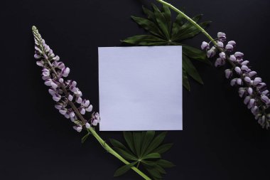 Mockup çiçekli