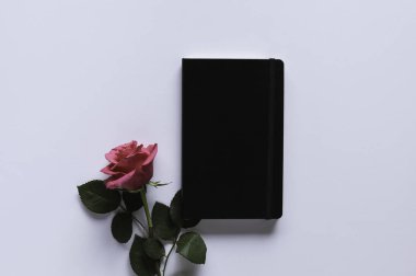 Mockup çiçekli