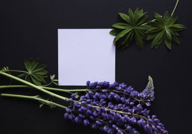 Mockup çiçekli