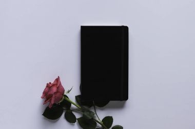 Mockup çiçekli