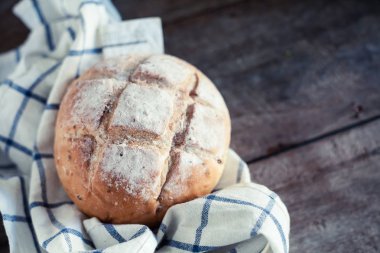 Taze pişmiş ekmek.