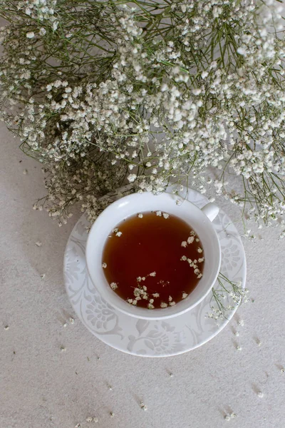 Šálek Zeleného Čaje Květinami — Stock fotografie