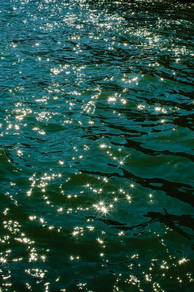 Zümrüt renginde yıldızlar