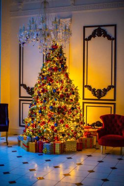 Koridordaki Noel ağacı