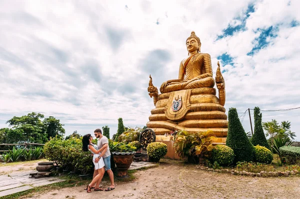 Couple Love Travels Asia Guy Girl Thailand Travelers Buddha Statue — Stock Photo, Image