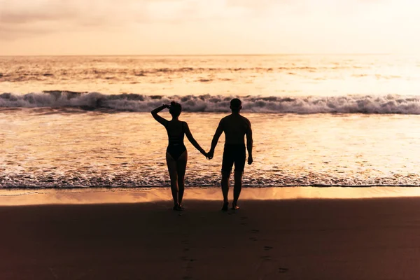 Silhouette Couple Amoureux Sur Mer Couple Amoureux Coucher Soleil Homme — Photo