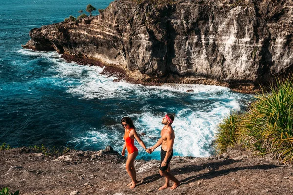 Влюблённая Пара Отдыхает Острове Бали Мужчина Женщина Острове Морской Тур — стоковое фото
