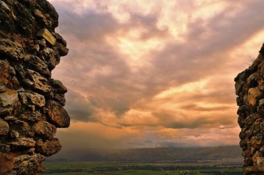 Atardecer ayık harabeleri
