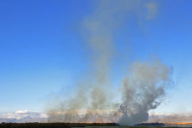 Incendio en el lago Junín