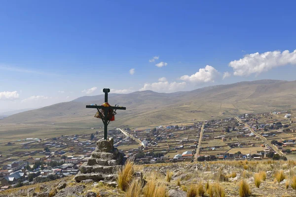 Cruz de mayonez sobre el pueblo de Ondores