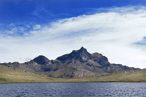 Laguna andina — 图库照片