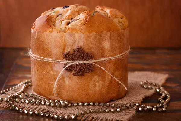 Panettone süßer Brotlaib traditionell zu Weihnachten — Stockfoto