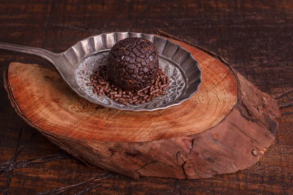 ブラジルのトリュフ チョコレート ボンボン ブリガデイロ — ストック写真