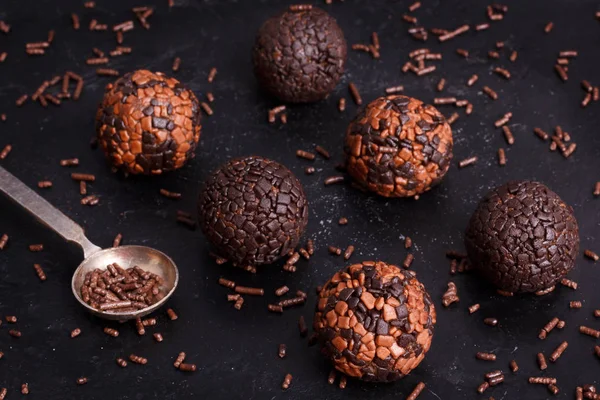 Bonbon de truffe au chocolat brésilien brigadeiro — Photo