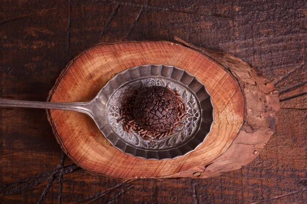 ブラジルのトリュフ チョコレート ボンボン ブリガデイロ — ストック写真